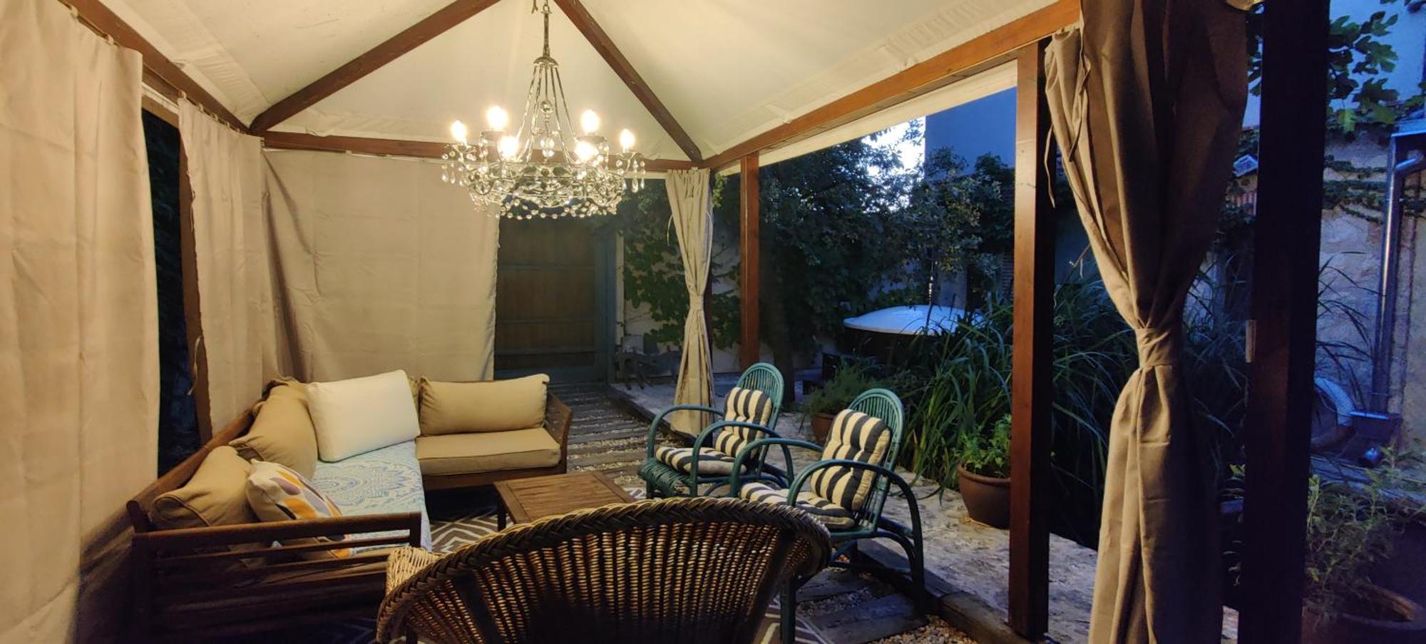 Viento De Ladera Piscina Natural Y Jacuzzi Ext 塞哥维亚 外观 照片